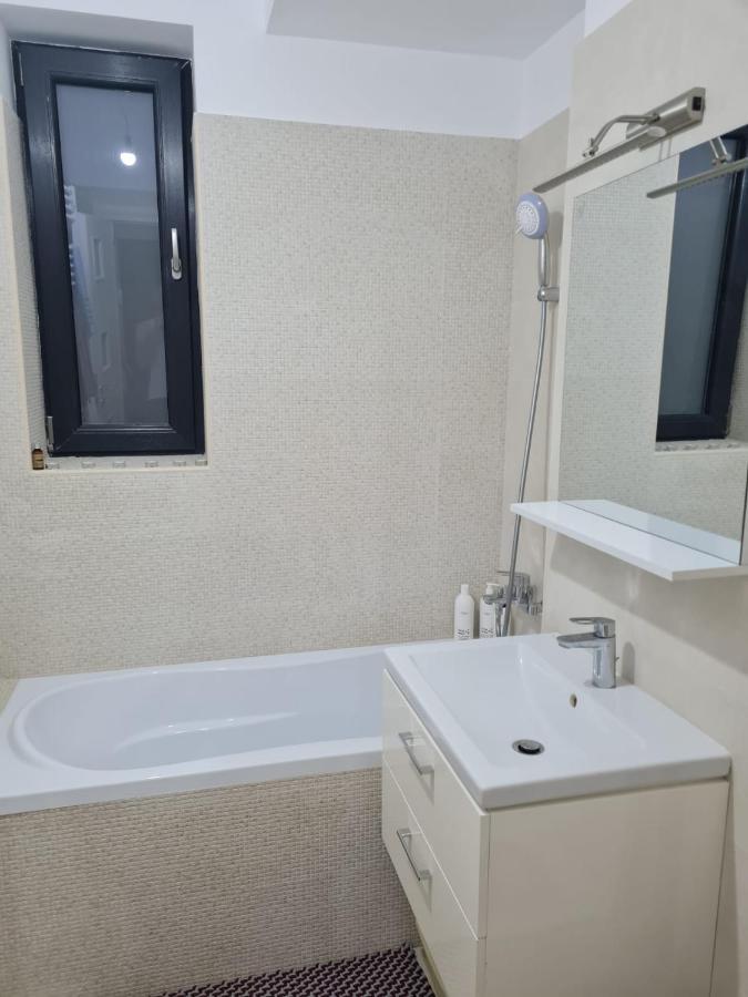 Deluxe 2 Bedroom Apartment With Balcony And Private Parking Bragadiru Zewnętrze zdjęcie